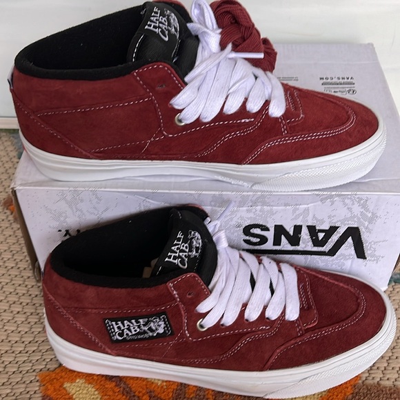 Vans WMNS Skate Half Cab
Pig Suede Brick
VN0A5KYABRI
Sneakers - Picture 4 of 16